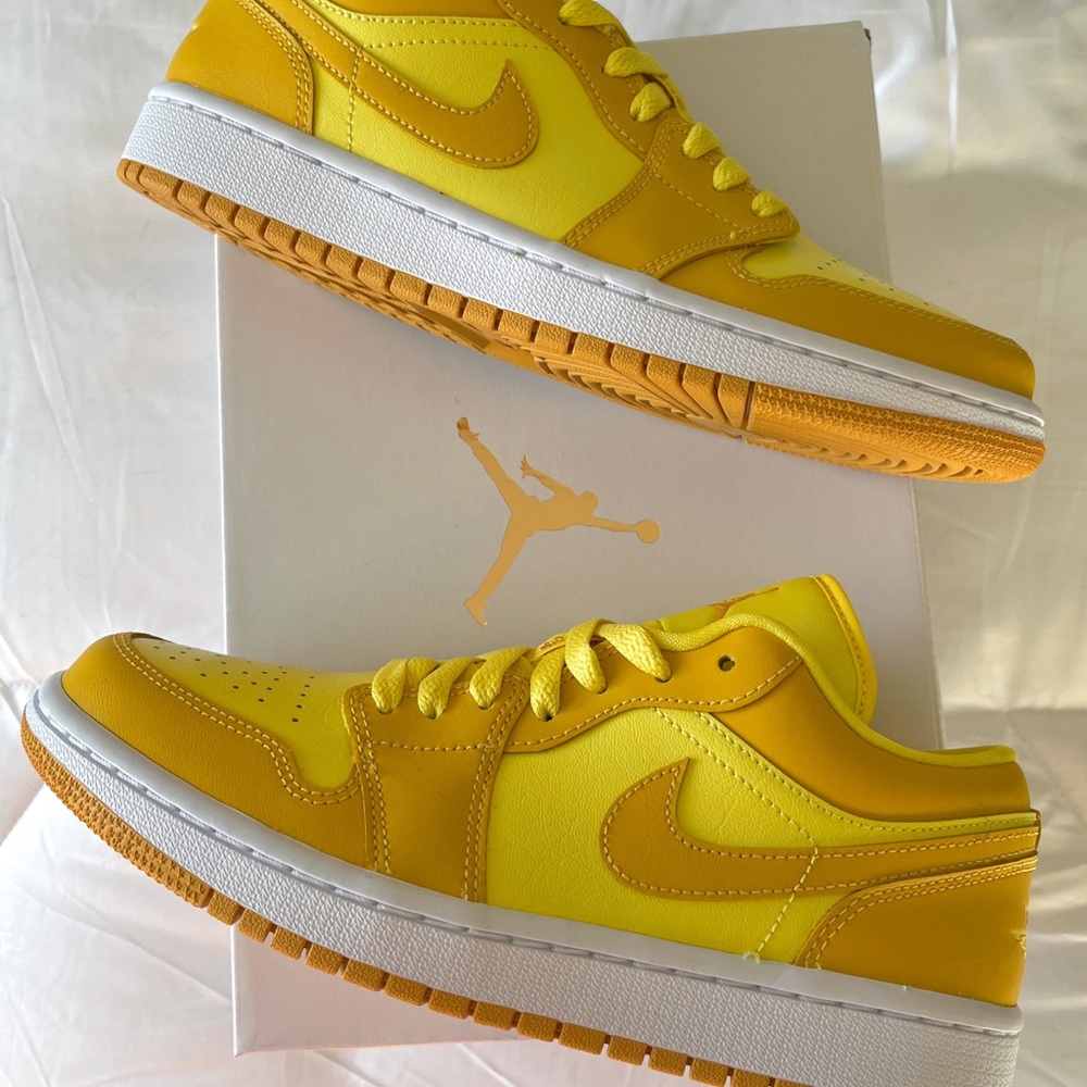 Jordan 1 Low - Picture 1 of 11